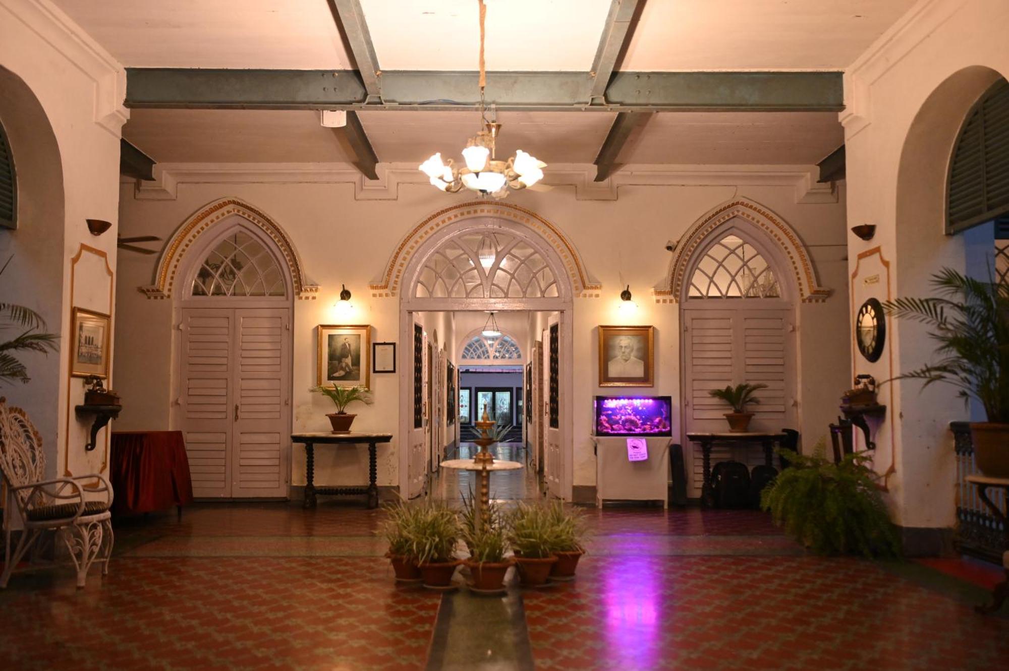 Thengal Manor Hotell Jorhāt Exteriör bild