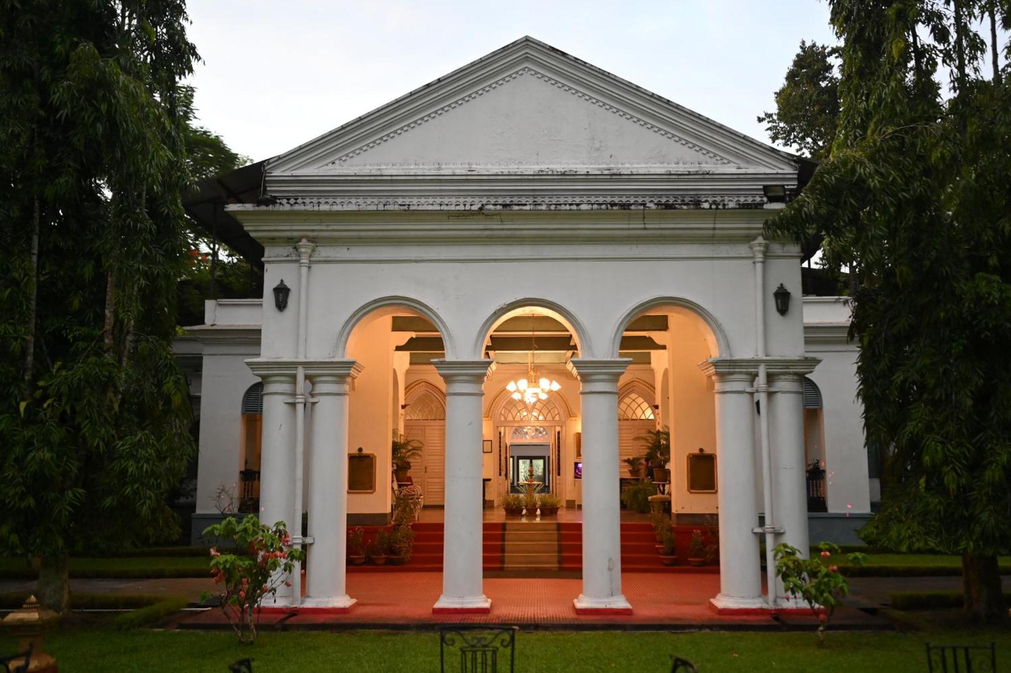 Thengal Manor Hotell Jorhāt Exteriör bild