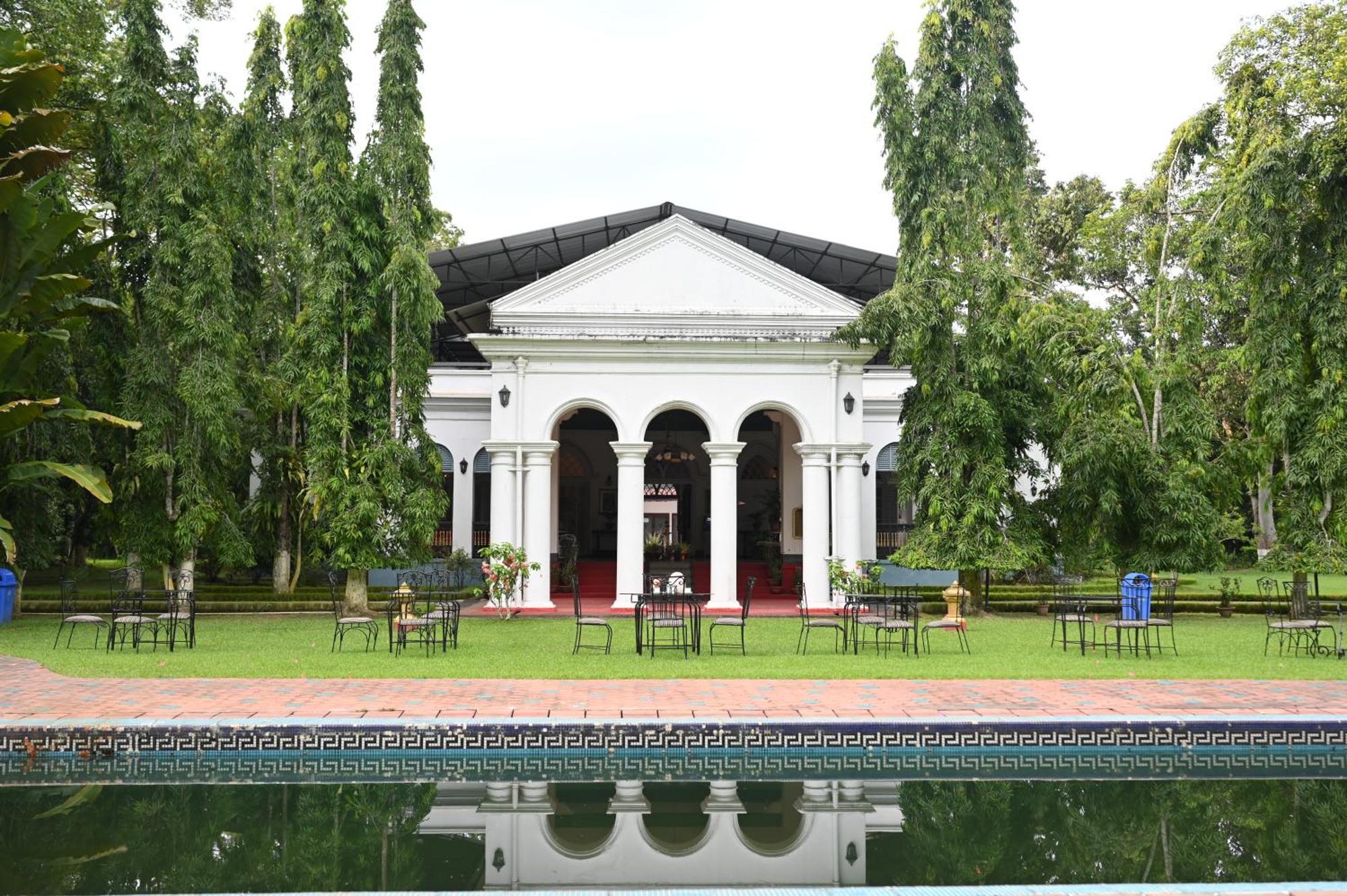 Thengal Manor Hotell Jorhāt Exteriör bild
