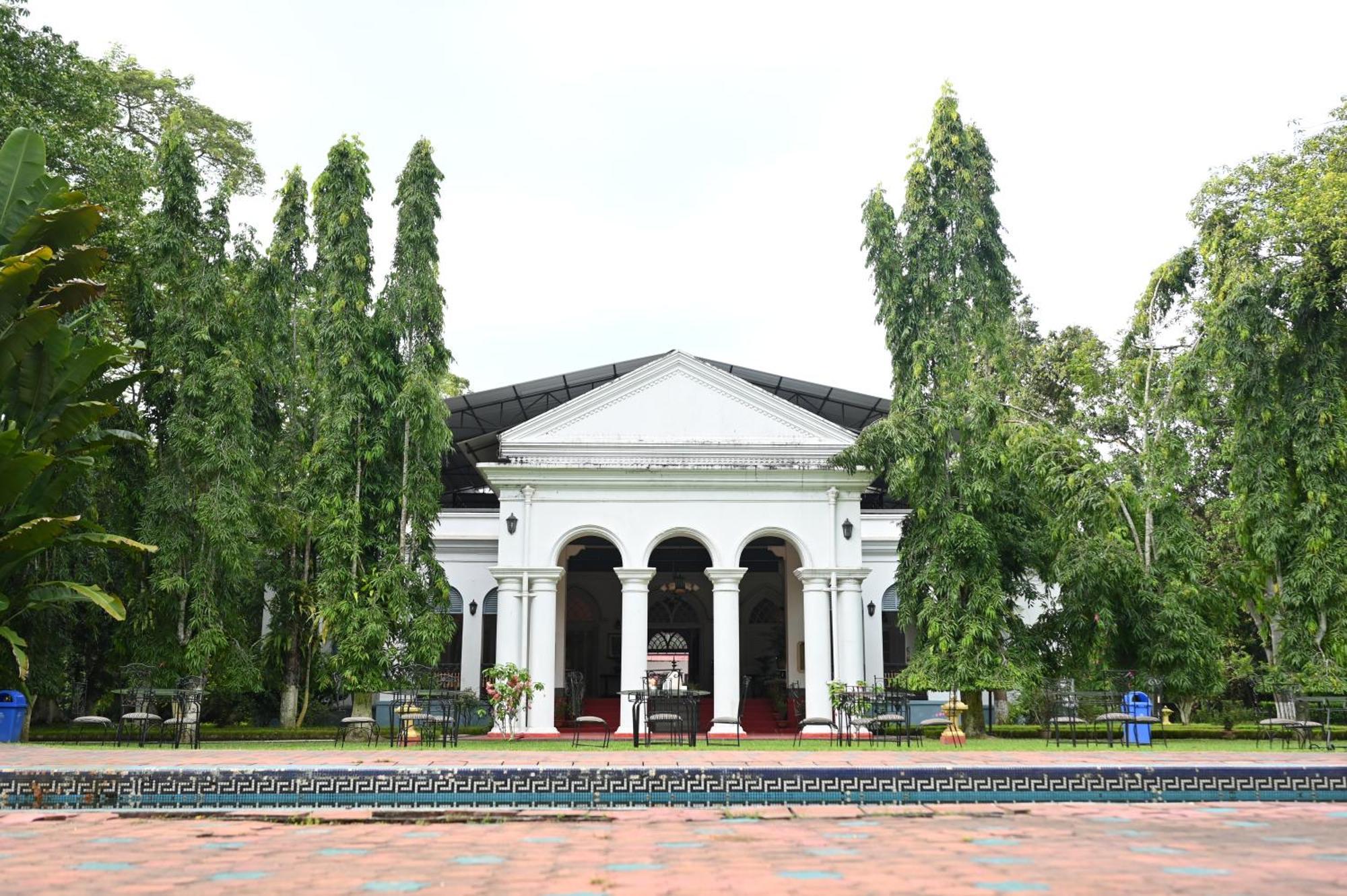 Thengal Manor Hotell Jorhāt Exteriör bild