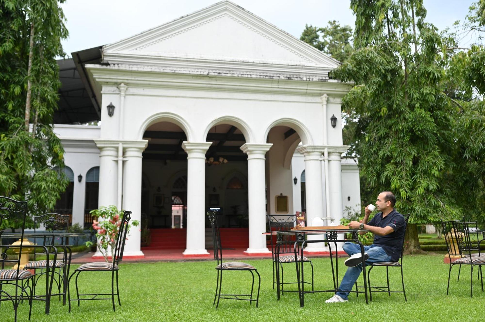 Thengal Manor Hotell Jorhāt Exteriör bild