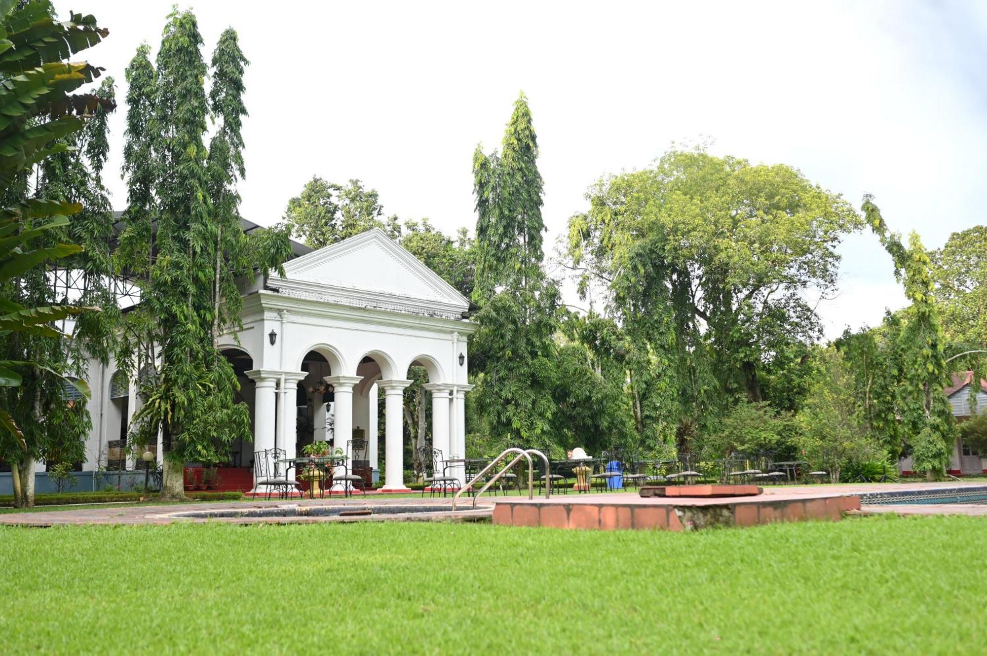 Thengal Manor Hotell Jorhāt Exteriör bild