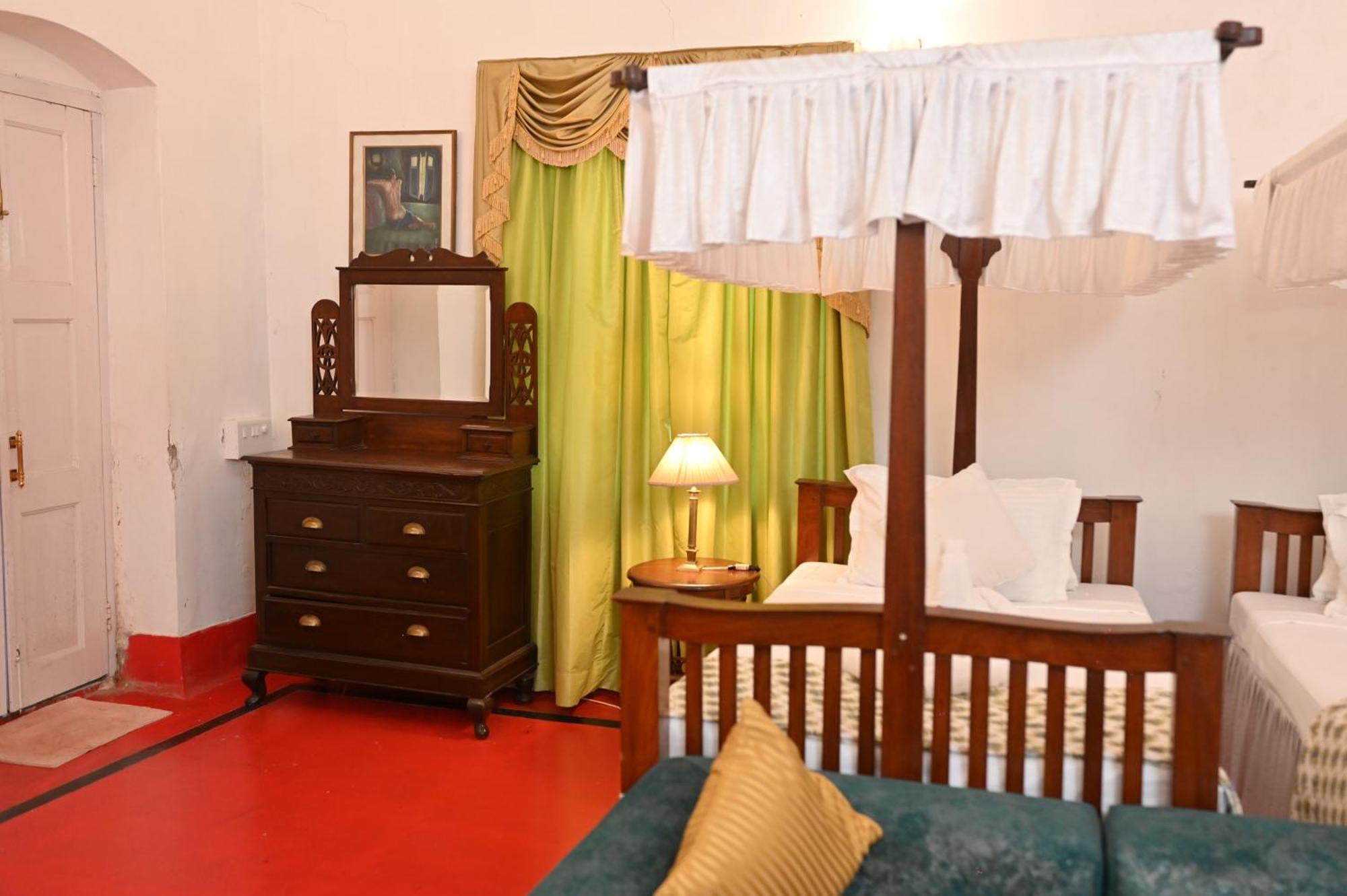 Thengal Manor Hotell Jorhāt Exteriör bild