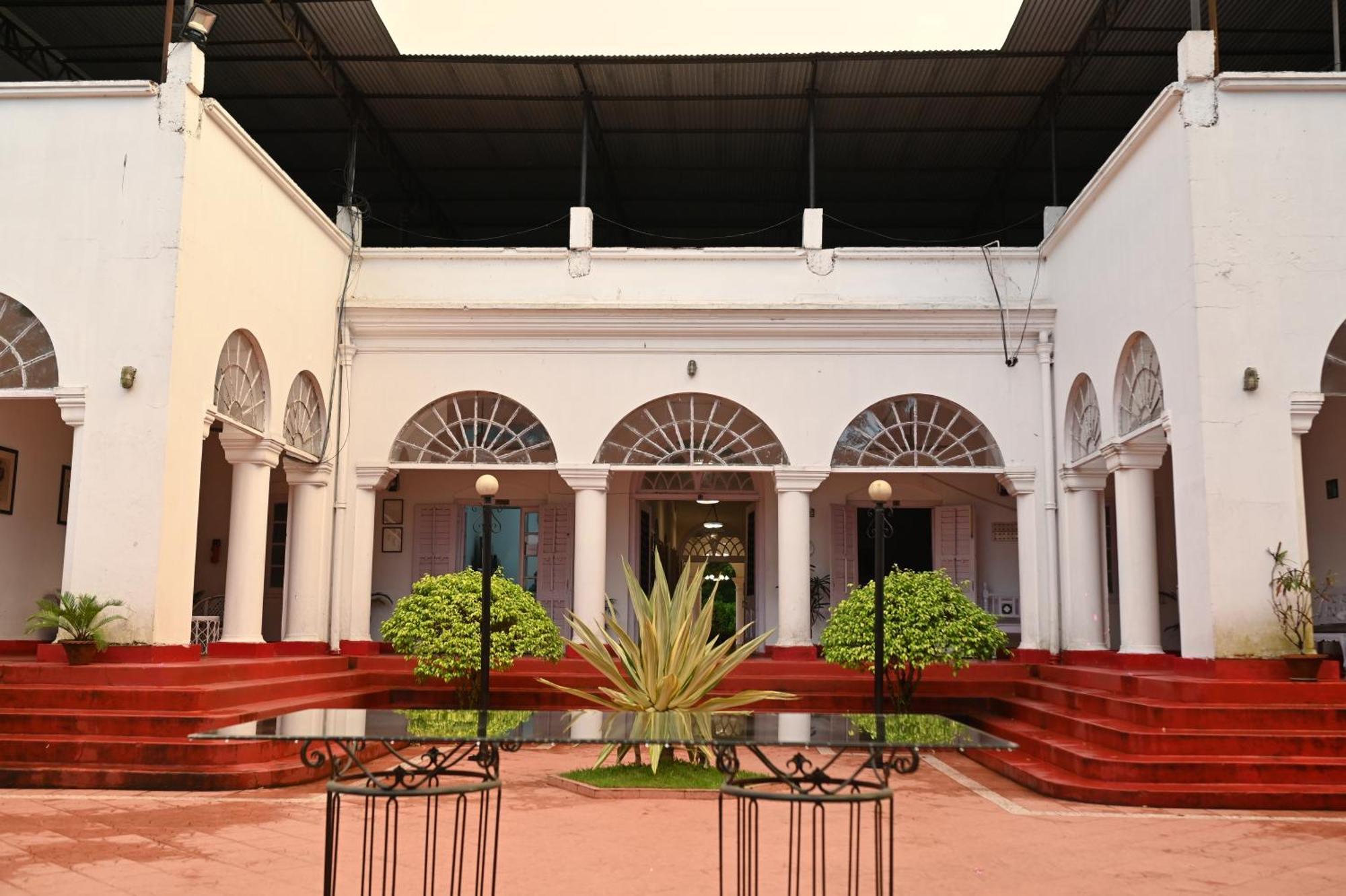 Thengal Manor Hotell Jorhāt Exteriör bild