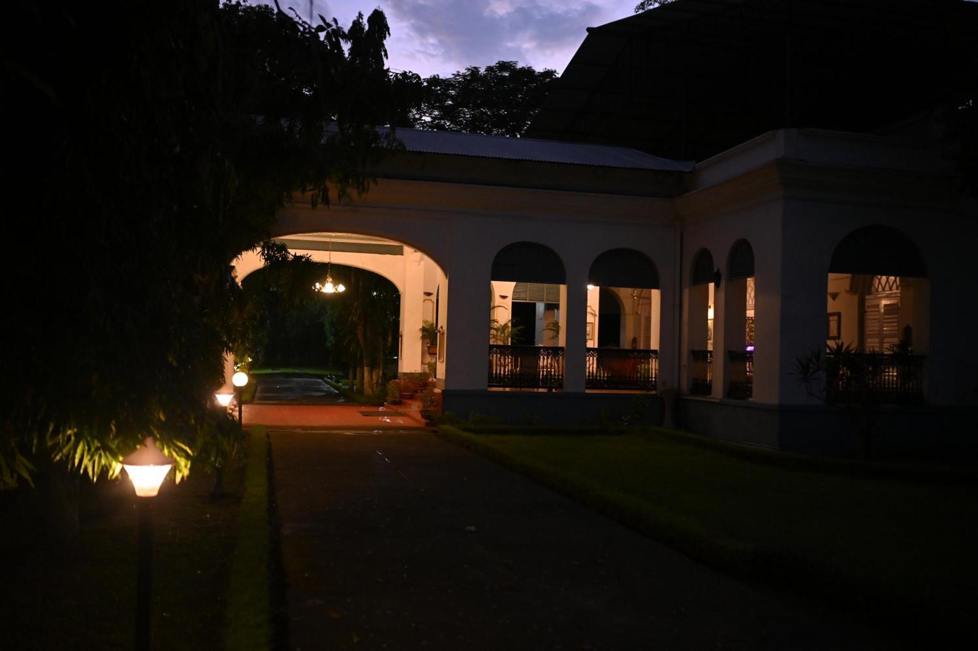 Thengal Manor Hotell Jorhāt Exteriör bild