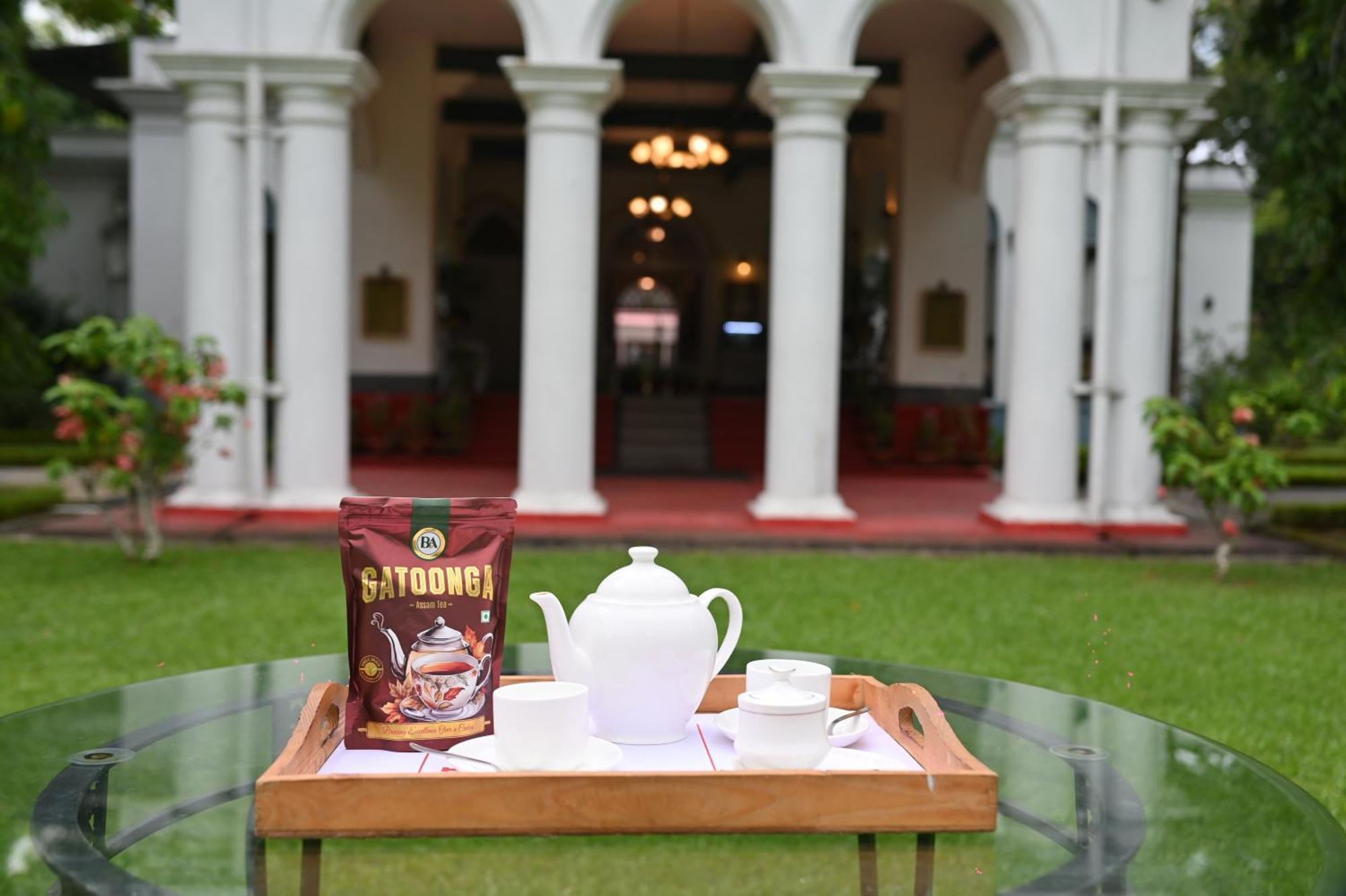 Thengal Manor Hotell Jorhāt Exteriör bild